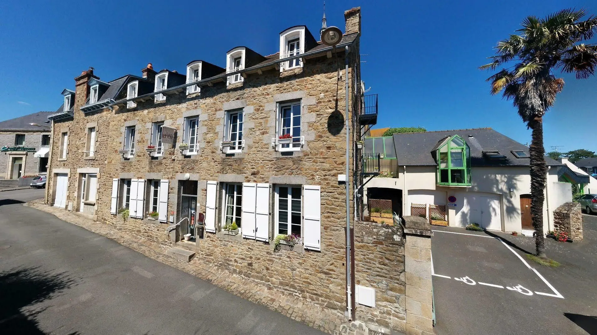 Contact Hotel - Hotel Le Lion D'Or 朗巴勒